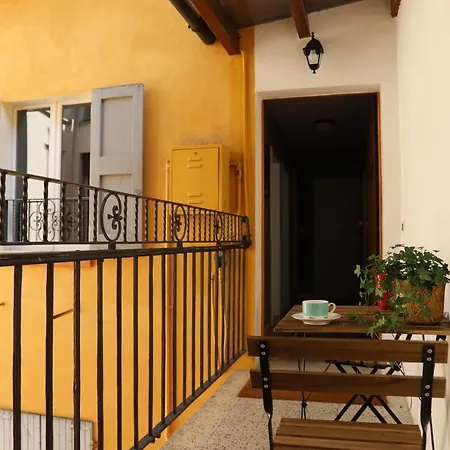 La Casa In Via Della Torre Apartmán *